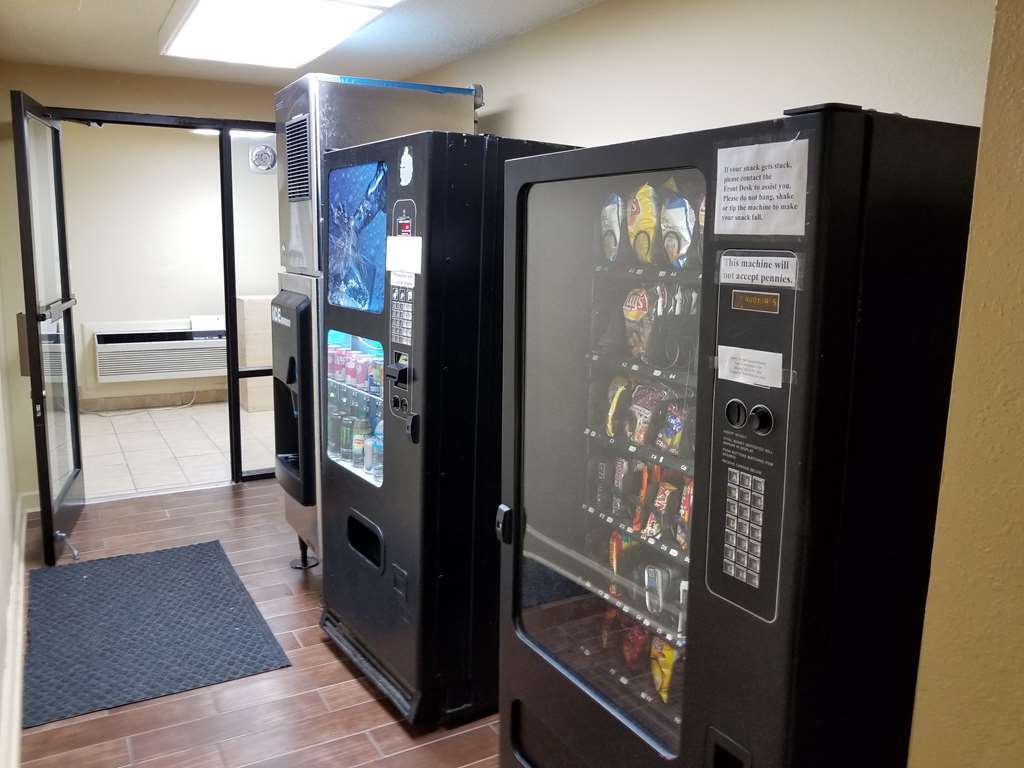 Red Roof Inn Raleigh North-Crabtree Mall-Lenovo Center Facilidades foto